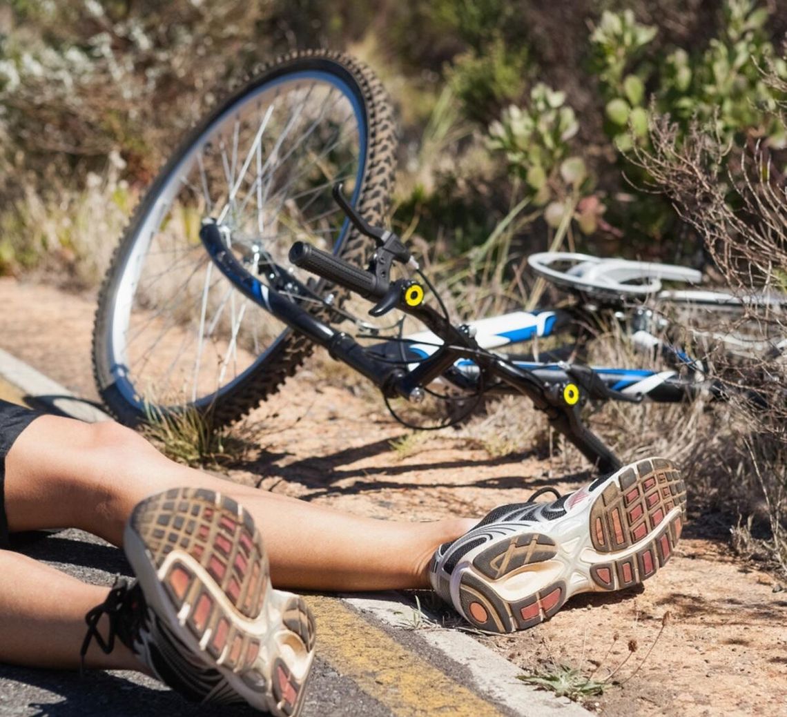 Zderzenie renault z 13-letnim rowerzystą w Susznie. Chłopak trafił do szpitala [FILM]