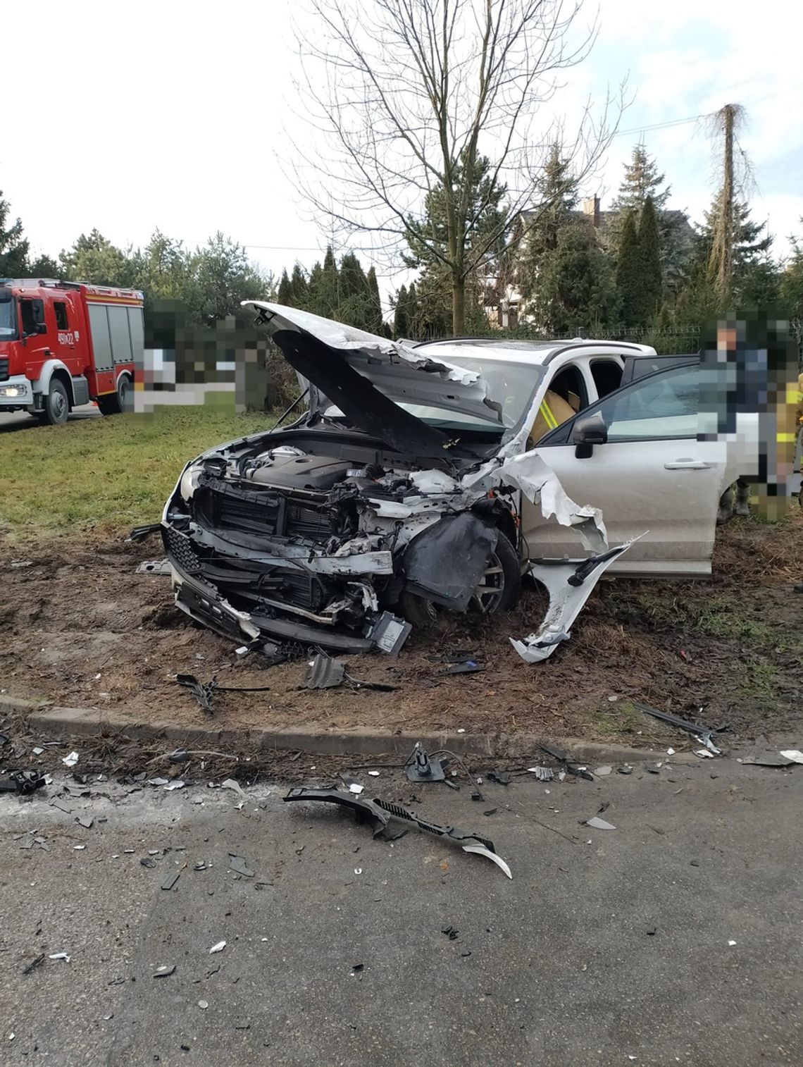 Lubelskie. Zderzenie volvo z ciężarówką. Dwie osoby trafiły do szpitala