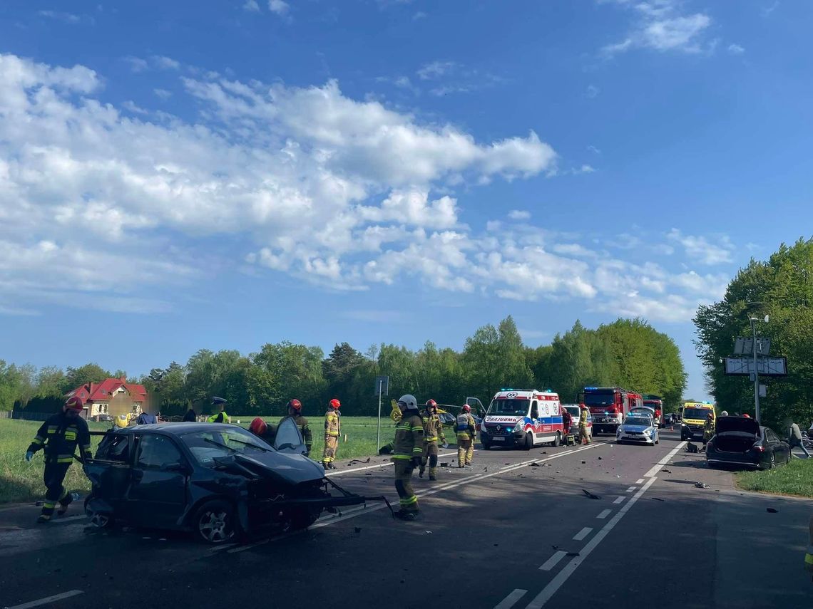 Zderzyły się 4 pojazdy. Ruch na DK nr 17 między Krasnymstawem a Zamościem odbywa się wahadłowo Zderzyły się 4 pojazdy. Ruch na DK nr 17 między Krasnymstawem a Zamościem odbywa się wahadłowo