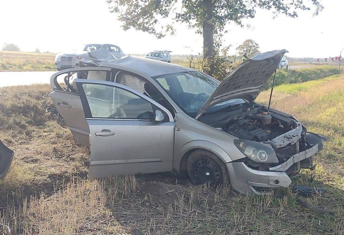 Tragiczny wypadek. 49-latka. uderzyła oplem w drzewo. Zmarła w szpitalu