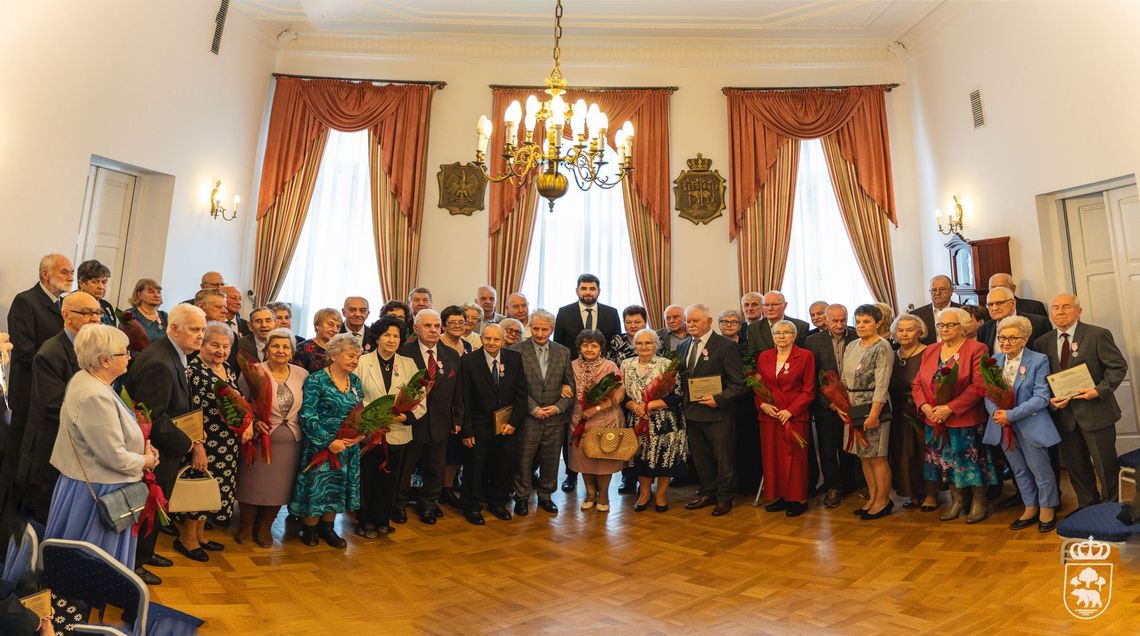 7 listopada w Urzędzie Stanu Cywilnego 22 pary otrzymały Medale za Długoletnie Pożycie Małżeńskie nadawane przez Prezydenta RP.