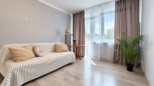 44,2m2- 3 pokoje, osobna kuchnia, osiedle Dyrekcja