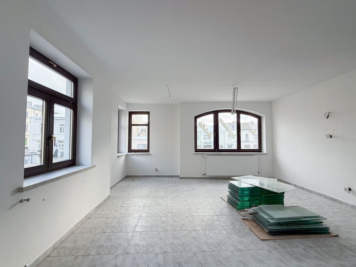 Lokal usługowy na 1.piętrze, ścisłe centrum Chełma