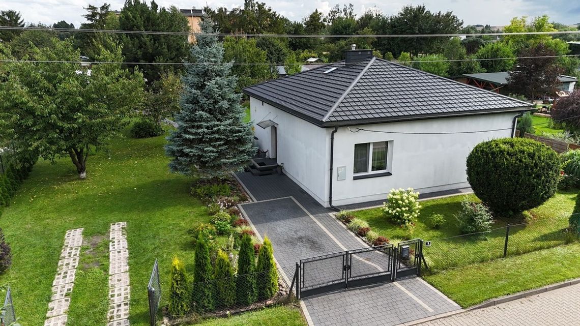 Piękny dom parterowy z pompą ciepła i fotowoltaiką