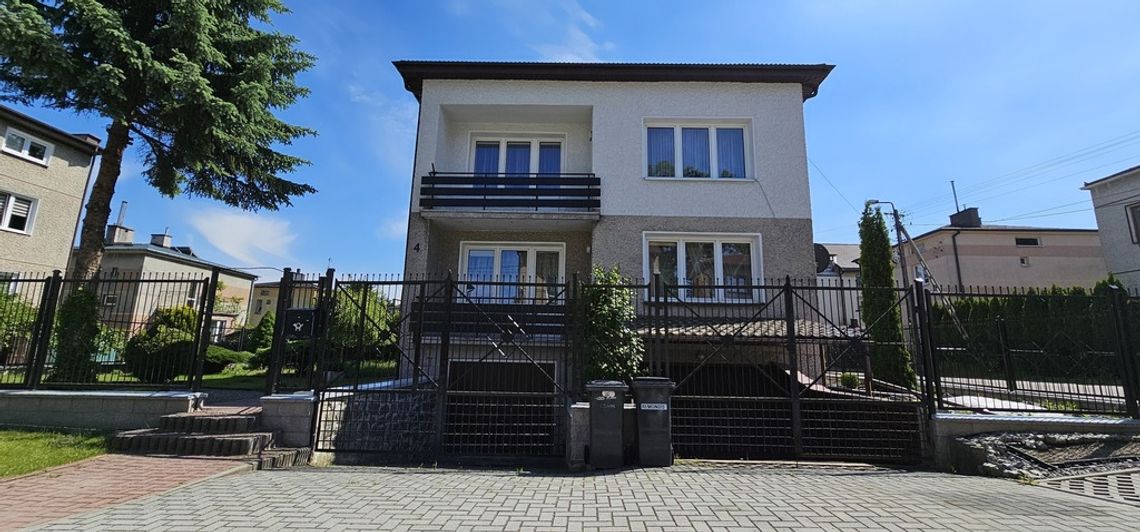 Piętro domu z ogrodem i garażem na sprzedaż