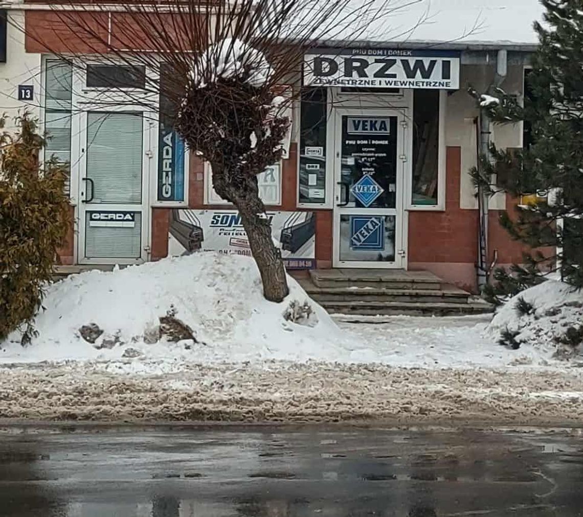 Sprzedaż Lokal 60m2 ul. Lutosławskiego 4 Parter od ulicy/dwa wejścia