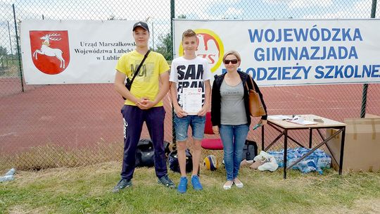 Gimnazjum nr 1, od lewej: Jakub Borys, Miłosz Stal i Monika Wawryniuk
