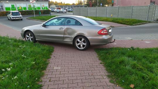 Creative parking, czyli jak postawić auto nie myśląc o innych.