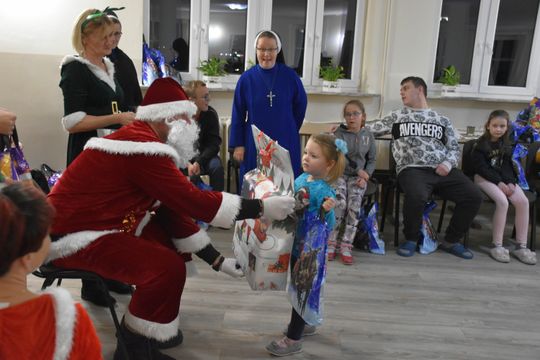 Fajsławiccy Mikołajowie w akcji. Odwiedzili Nasz Dom w Tuligłowach