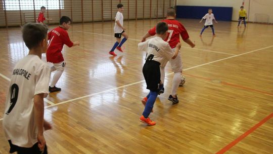 Turniej piłki halowej o Puchar Proboszcza w Białopolu