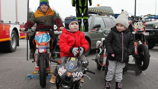 MotoOrkiestra bawi i pomaga! Pokazy strażaków przy Galerii Chełm