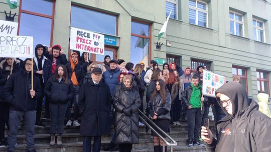 Pikieta w obronie chełmskich internatów