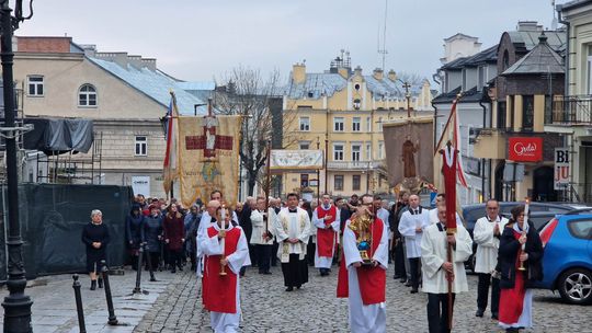 Chełm. Procesja rezurekcyjna w Parafii pw. Rozesłania św. Apostołów