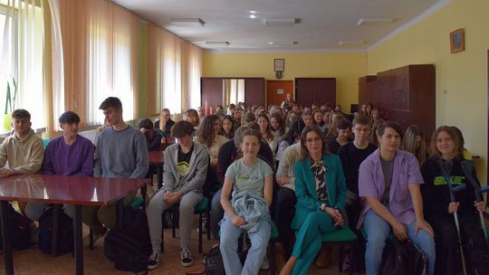 Uczniowie pytali nie tylko o szczegóły kariery profesora, ale także o niuanse związanymi z nauką na uczelni wyższej