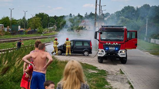 Po dojeździe natychmiast podjęto czynności gaśnicze i zabezpieczono cały pojazd