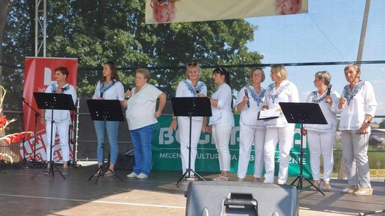 Piknik sztuki ludowej "Na pograniczu dwóch religii" w Bończy, połączony z parafialnymi dożynkami (fot. Grzegorz Drozdalski)