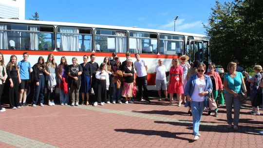 Wesoły autobus ulicami Chełma w czwartek mknął…