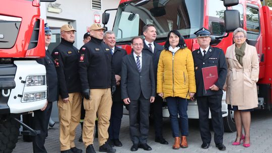 Uroczysta zbiórka z okazji przekazania samochodów ratowniczo-gaśniczych dla jednostek OSP