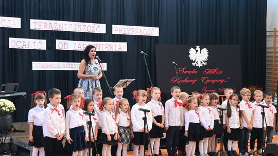 Edukacyjno-patriotyczny koncert w II LO w Krasnymstawie