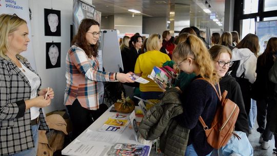 Chełm. 21 wystawców na Targach Aktywności Zawodowej. Było w czym wybierać...