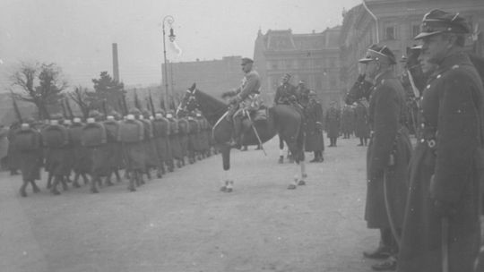 Od kiedy obchodzimy Narodowe Święto Niepodległości? [STARE ZDJĘCIA]