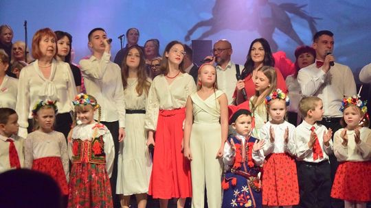 Koncert pieśni patriotycznych "Niepodległa" w Chełmskim Domu Kultury  [GALERIA ZDJĘĆ]