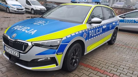 Nowe auto w nowych barwach. Policjanci dostali skodę [ZDJĘCIA]