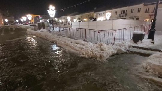 Chełm. UWAGA! Ślizgawka w centrum jeszcze nieczynna, ale obok już jest lodowisko…