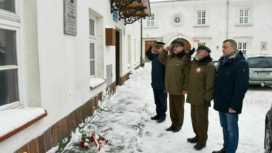 Krasnystaw. Złożyli kwiaty w urodziny Marszałka [ZDJĘCIA]