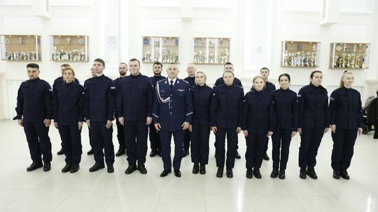 Nowi policjanci zasilą lubelski garnizon. Już ślubowali [GALERIA ZDJĘĆ]