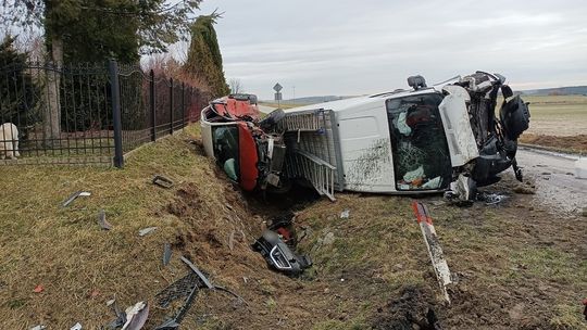 Pow. krasnostawski. Wypadek w Bończy-Kolonii. 3 osoby przewiezione do szpitala! [ZDJĘCIA]