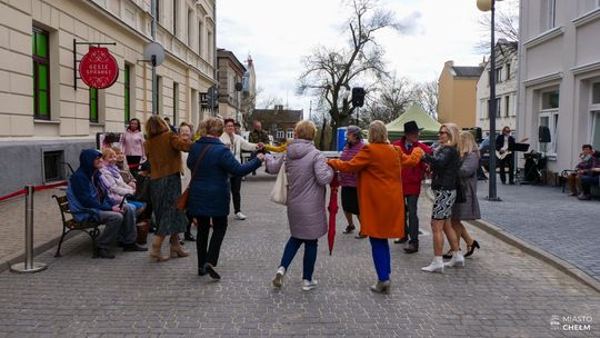 Chełm. Jedni protestują, a inni tańczą i świętują [GALERIA]