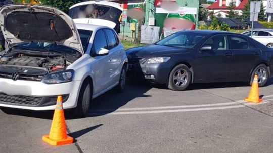 Zderzenie trzech aut w Krupem. Dwie osoby zabrane do szpitala
