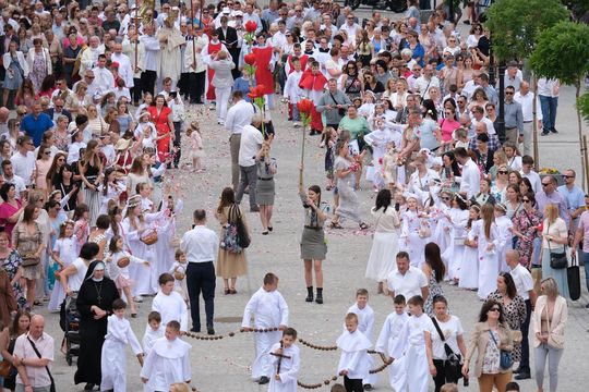 Chełm. Boże Ciało 2024. Procesja przeszła ulicami miasta [GALERIA ZDJĘĆ]