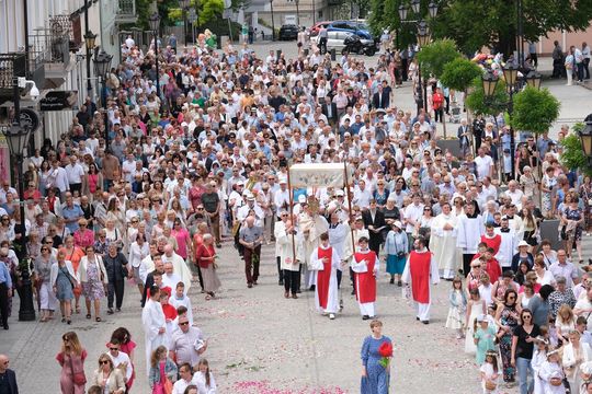 Chełm. Boże Ciało 2024. Procesja przeszła ulicami miasta [GALERIA ZDJĘĆ]