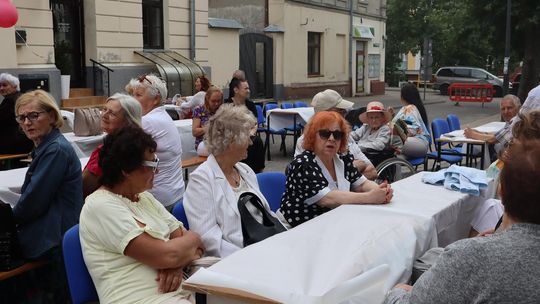 Chełmska biesiada seniorów  "Na ludową nutę z wiankiem w tle" [GALERIA ZDJĘĆ]