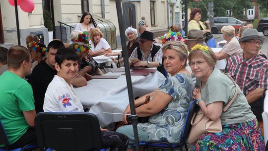 Chełmska biesiada seniorów  "Na ludową nutę z wiankiem w tle" [GALERIA ZDJĘĆ]