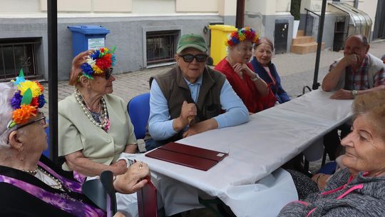 Chełmska biesiada seniorów  "Na ludową nutę z wiankiem w tle" [GALERIA ZDJĘĆ]