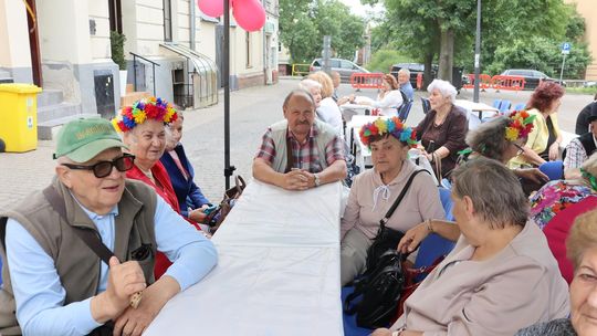 Chełmska biesiada seniorów  "Na ludową nutę z wiankiem w tle" [GALERIA ZDJĘĆ]