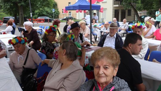 Chełmska biesiada seniorów  "Na ludową nutę z wiankiem w tle" [GALERIA ZDJĘĆ]