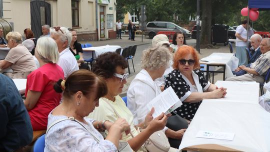 Chełmska biesiada seniorów  "Na ludową nutę z wiankiem w tle" [GALERIA ZDJĘĆ]