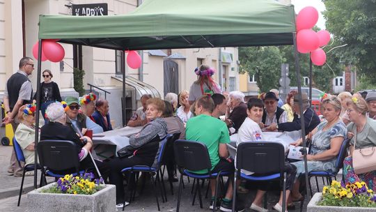 Chełmska biesiada seniorów  "Na ludową nutę z wiankiem w tle" [GALERIA ZDJĘĆ]