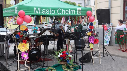 Chełmska biesiada seniorów  "Na ludową nutę z wiankiem w tle" [GALERIA ZDJĘĆ]