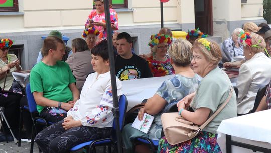 Chełmska biesiada seniorów  "Na ludową nutę z wiankiem w tle" [GALERIA ZDJĘĆ]