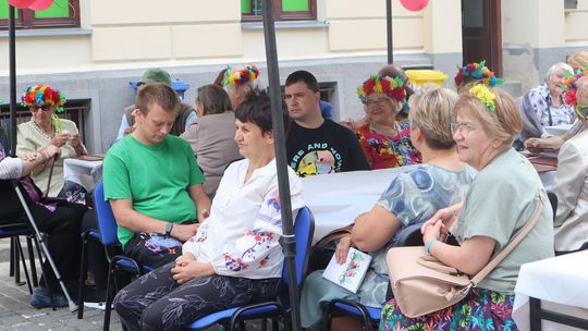 Chełmska biesiada seniorów  "Na ludową nutę z wiankiem w tle" [GALERIA ZDJĘĆ]