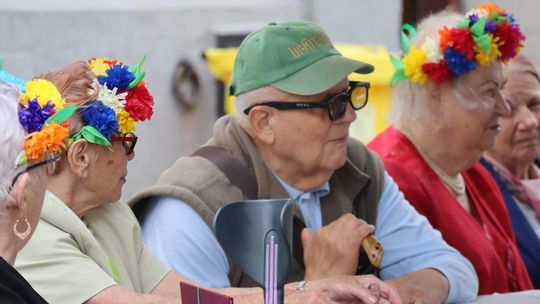 Chełmska biesiada seniorów  "Na ludową nutę z wiankiem w tle" [GALERIA ZDJĘĆ]