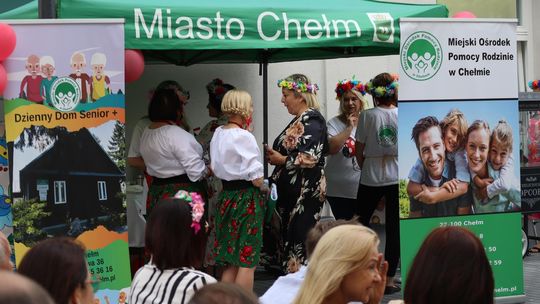 Chełmska biesiada seniorów  "Na ludową nutę z wiankiem w tle" [GALERIA ZDJĘĆ]
