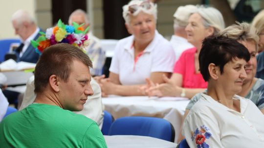 Chełmska biesiada seniorów  "Na ludową nutę z wiankiem w tle" [GALERIA ZDJĘĆ]