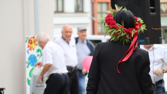 Chełmska biesiada seniorów  "Na ludową nutę z wiankiem w tle" [GALERIA ZDJĘĆ]