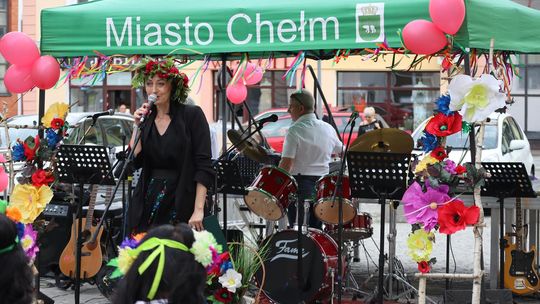 Chełmska biesiada seniorów  "Na ludową nutę z wiankiem w tle" [GALERIA ZDJĘĆ]